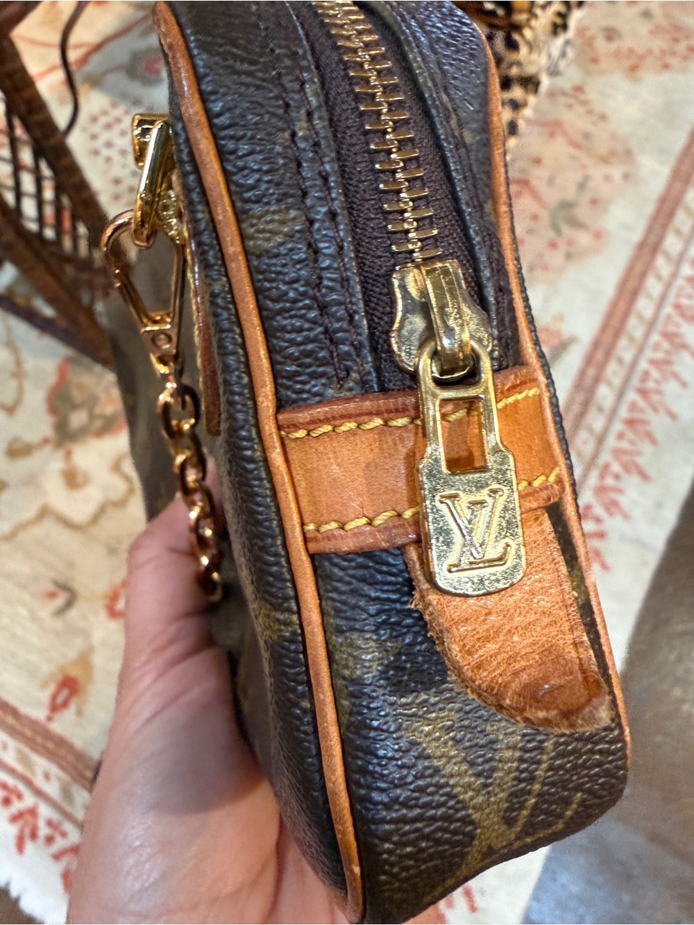 Vintage upcycled- Louis Vuitton Monogram Canvas Pochette Crossbody Bag. - Picture 5 of 10